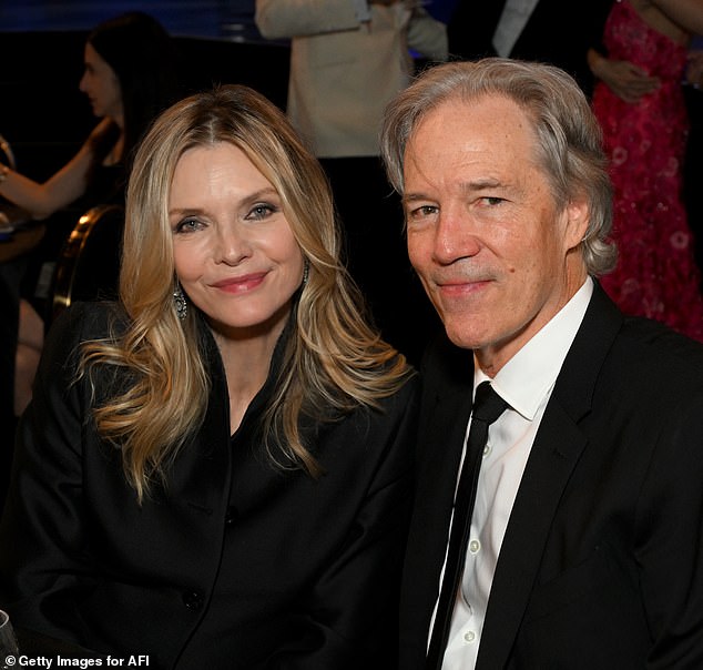 A atriz de 66 anos comemorou o feriado com seu amor de longa data, marido David E. Kelley, 68; Na foto em abril de 2024
