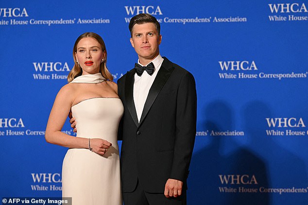 Pouco progresso foi feito para transformar a balsa em um espaço de entretenimento e eventos. Colin participou do primeiro evento, um show de Tommy Hilfiger em setembro de 2024, mas Pete ficou fora; Na foto em abril de 2024 em Washington, DC, com a esposa Scarlett Johansson