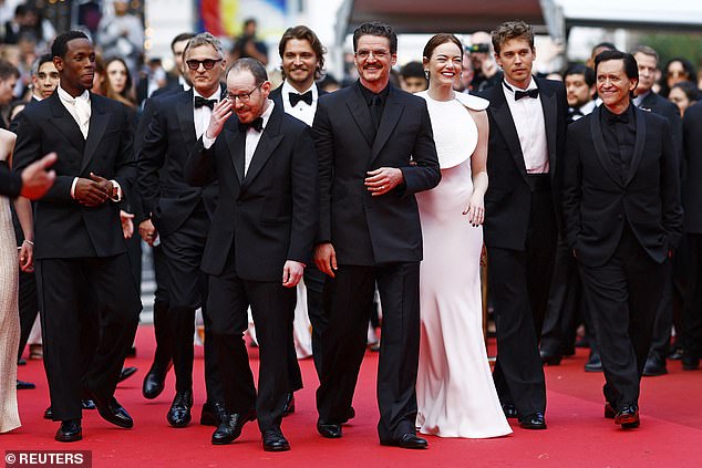 O diretor Ari Aster e os membros do elenco Emma Stone, Pascal, Joaquin Phoenix, Austin Butler, Micheal Ward e Luke Grimes