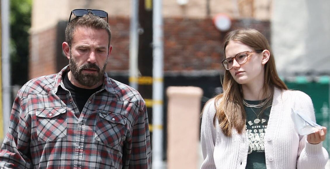 Violet Affleck mostra um item de roupas de luxo após discurso privilegiado sobre a mudança climática