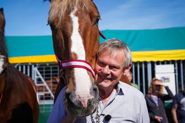 Martin Clunes abre o Festival de Cavalos Pesados ​​e o Devon County Show 2025