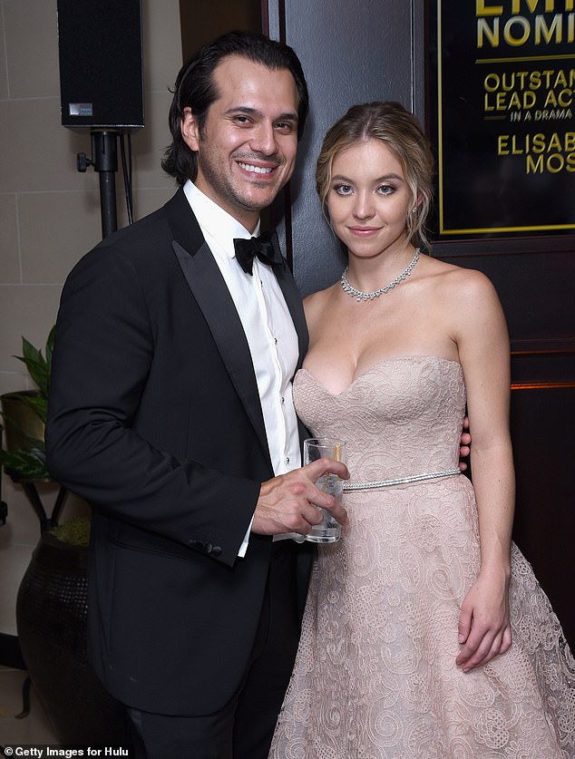 Sydney, 27, e Jonathan, 41, começaram a namorar de 2018 e se envolveram em 2022, mas mantiveram seu romance em grande parte dos olhos do público; Na foto em 2018